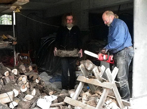 tn_IMG5384 small OLLE and HANNU and OLIVE WOOD.jpg - 193778 Bytes